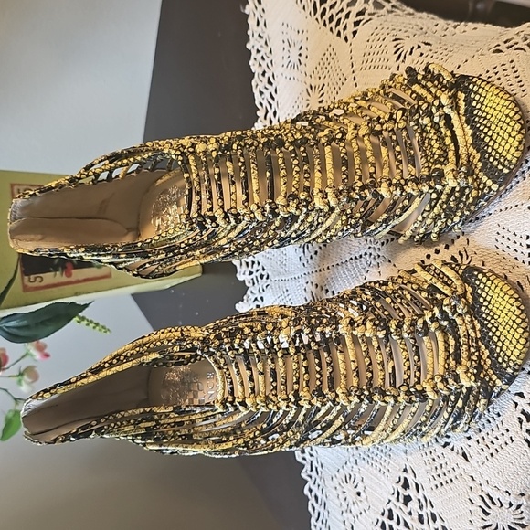 Vince Camuto Yellow and Black Women's Snakeskin Heels - Picture 1 of 12
